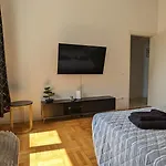 Room With Free Parking 15 Minutes Walk From Arena